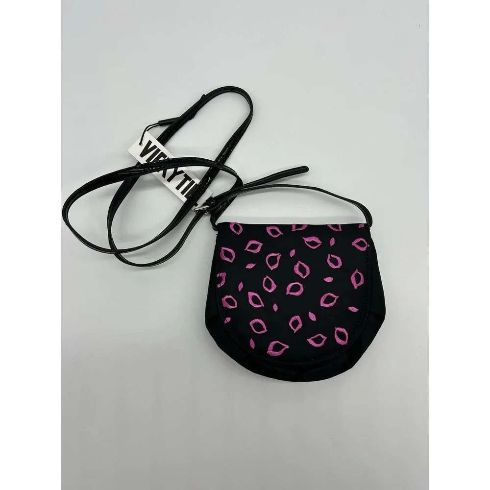 Vicky Tiel Black Fuchsia Lips‎ Embroidered Print Small Crossbody Purse Bag